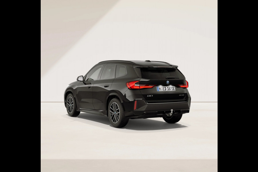 BMW iX1 eDrive20 M-Sport - Pano - Trekhaak - Memoryzetel - Head-Up