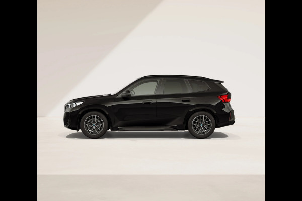 BMW iX1 eDrive20 M-Sport - Pano - Trekhaak - Memoryzetel - Head-Up