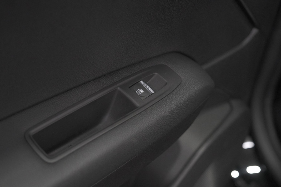 Renault Captur Mild Hybrid 140 EDC Intens | Camera | Navigatie | Parkeersensoren | Stoelverwarming