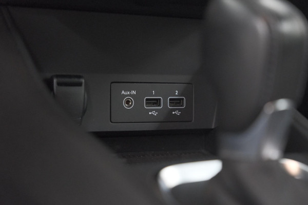 Renault Captur Mild Hybrid 140 EDC Intens | Camera | Navigatie | Parkeersensoren | Stoelverwarming