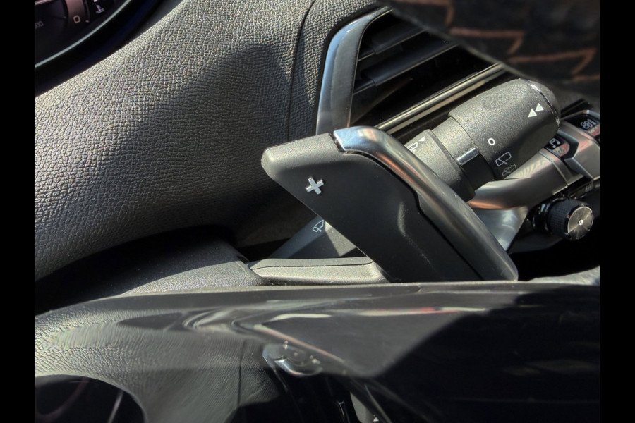 Peugeot 3008 1.2 PureTech GT Line - AUTOMAAT I Navigatie / Apple CarPlay I Airco I Leer I Sport pakket I Dealer onderhouden