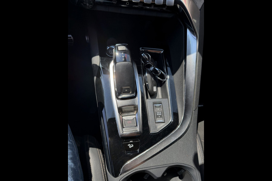 Peugeot 3008 1.2 PureTech GT Line - AUTOMAAT I Navigatie / Apple CarPlay I Airco I Leer I Sport pakket I Dealer onderhouden