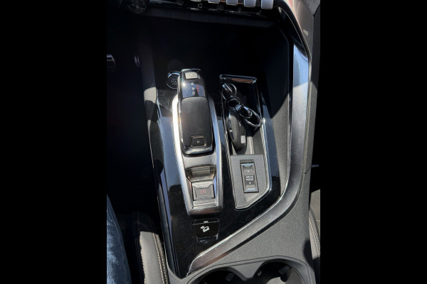Peugeot 3008 1.2 PureTech GT Line - AUTOMAAT I Navigatie / Apple CarPlay I Airco I Leer I Sport pakket I Dealer onderhouden