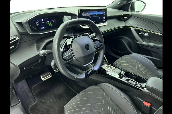 Peugeot 2008 1.2 PureTech 130 GT Automaat Clima Control Camera Achter Navigatie d.m.v. Apple Carplay / Android auto Velgen 17 inch
