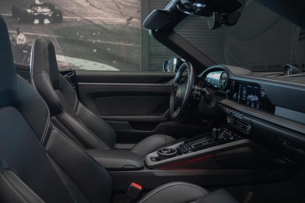 Porsche 911 Cabrio 3.0 Carrera 4S *BOSE / Vierwielbesturing / Stoelventilatie / Sport-uitlaat / 18-Wegs / Sport-Chrono / HD Matrix-LED*