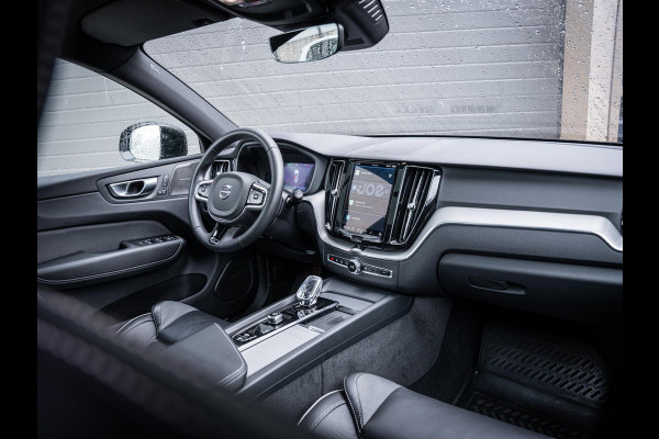 Volvo XC60 2.0 T6 Plug-in hybrid AWD Plus Black Edition - Pano l H&K l Mem. l Trekhaak