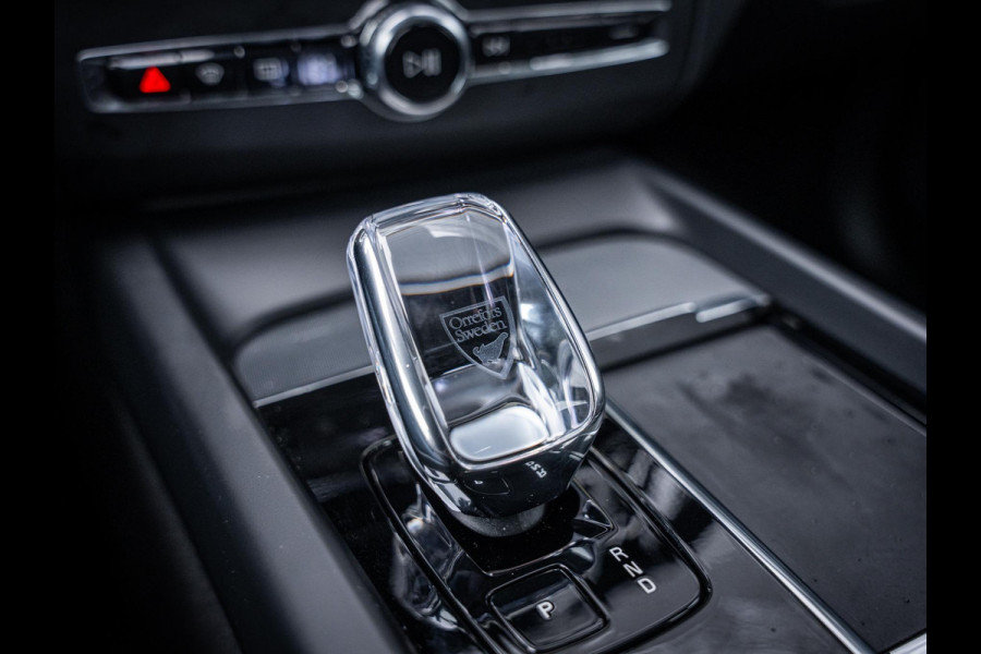 Volvo XC60 2.0 T6 Plug-in hybrid AWD Plus Black Edition - Pano l H&K l Mem. l Trekhaak