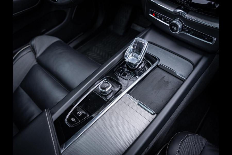 Volvo XC60 2.0 T6 Plug-in hybrid AWD Plus Black Edition - Pano l H&K l Mem. l Trekhaak