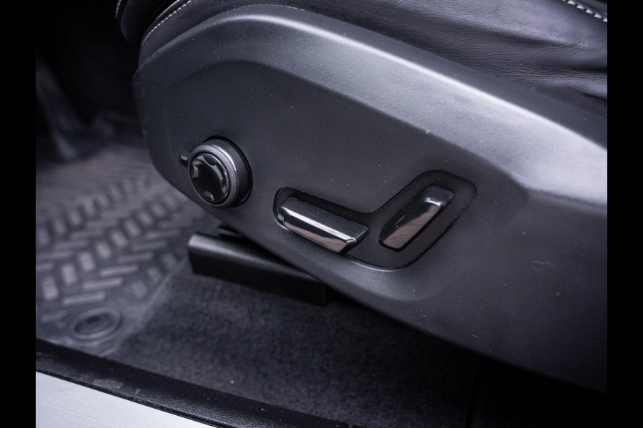 Volvo XC60 2.0 T6 Plug-in hybrid AWD Plus Black Edition - Pano l H&K l Mem. l Trekhaak