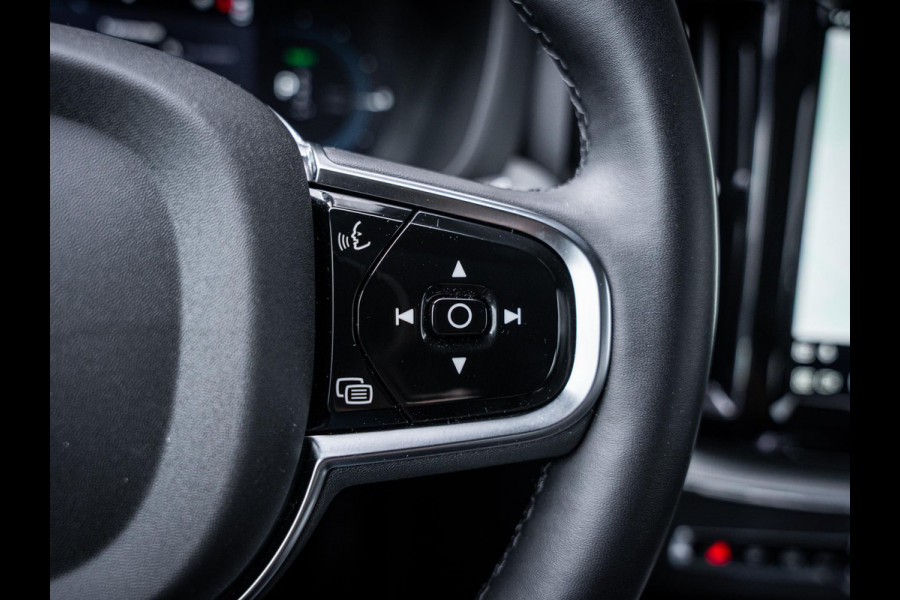 Volvo XC60 2.0 T6 Plug-in hybrid AWD Plus Black Edition - Pano l H&K l Mem. l Trekhaak