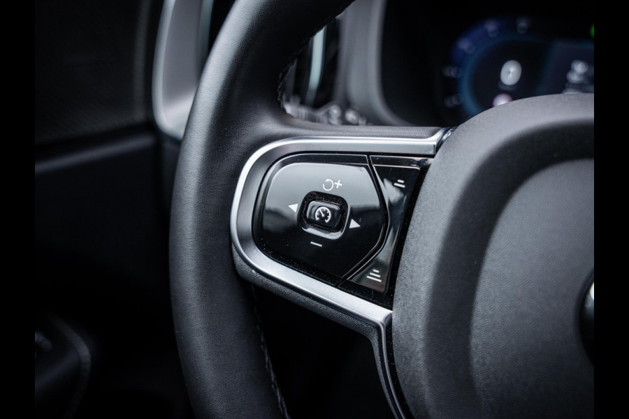 Volvo XC60 2.0 T6 Plug-in hybrid AWD Plus Black Edition - Pano l H&K l Mem. l Trekhaak