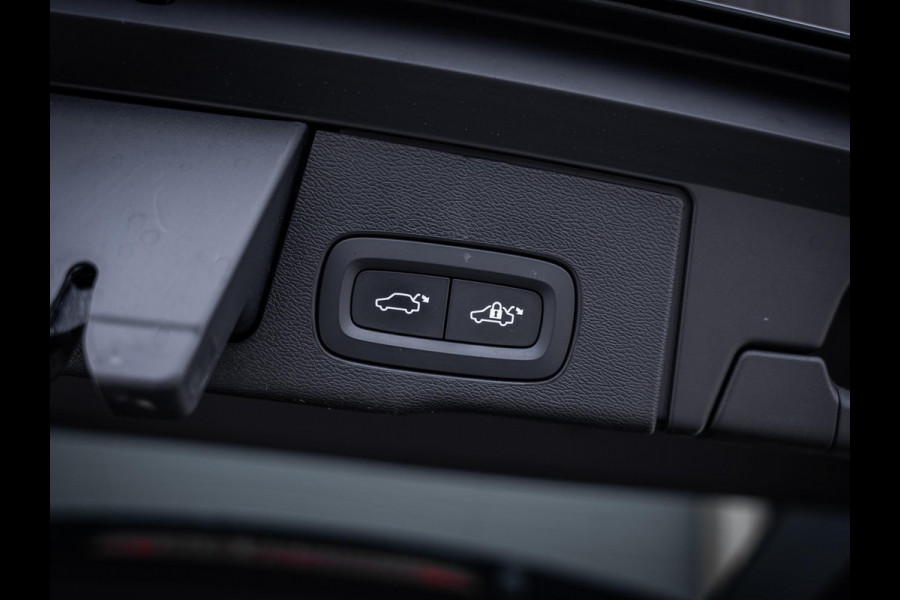 Volvo XC60 2.0 T6 Plug-in hybrid AWD Plus Black Edition - Pano l H&K l Mem. l Trekhaak