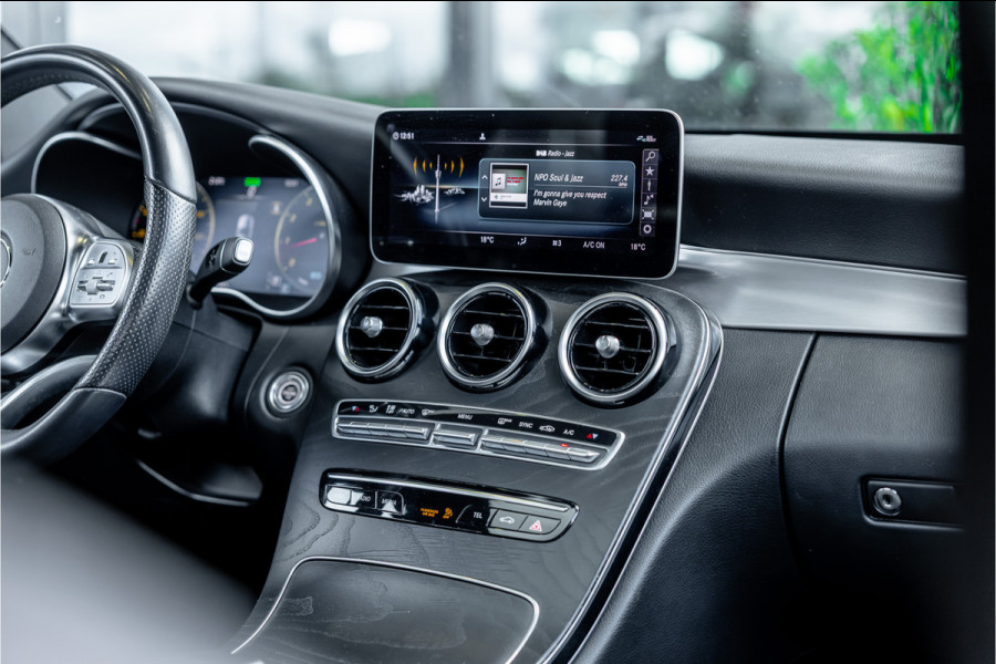 Mercedes-Benz C-Klasse C200 Premium Pack - AMG Line | Panorama | Burmester | Cruise Control | Camera