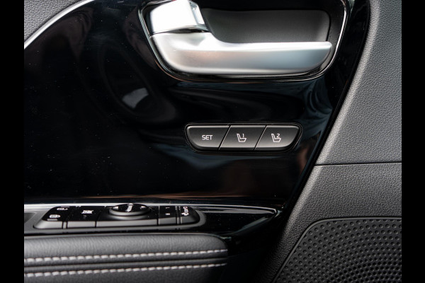 Kia e-Niro ExecutiveLine 64 kWh | Stoelverwarming/-ventilatie | Stuurverwarming | Schuif/-kanteldak | JBL | Achteruitrijcamera | Navi | PDC voor & achter