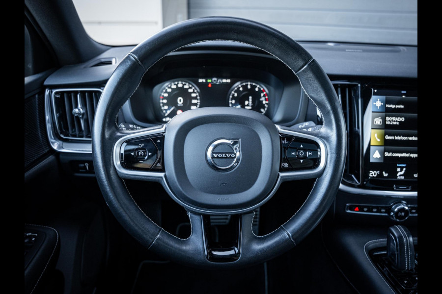 Volvo V60 2.0 T8 Recharge AWD Dark R-Design - Pano l HUD l Memory l Hkardon