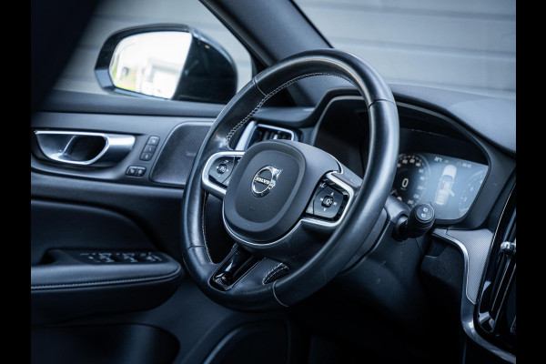 Volvo V60 2.0 T8 Recharge AWD Dark R-Design - Pano l HUD l Memory l Hkardon