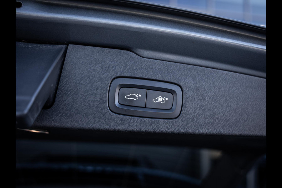 Volvo V60 2.0 T8 Recharge AWD Dark R-Design - Pano l HUD l Memory l Hkardon