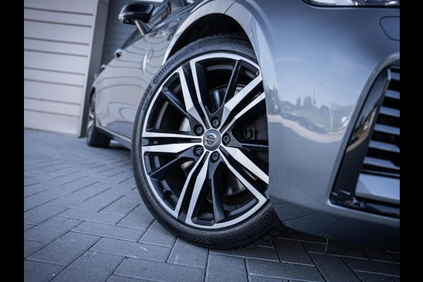 Volvo V60 2.0 T8 Recharge AWD Dark R-Design - Pano l HUD l Memory l Hkardon