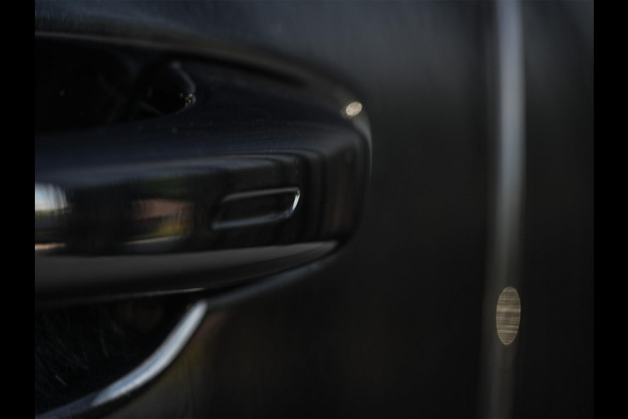 Porsche Cayenne 3.0 E-Hybrid NL-Auto | Panoramadak | Bose | 360 Camera | Soft Close | Sport Chrono | 14-Wegs Memory Seats | Ambiance Interieur | Luchtvering | Stoelverwarming |