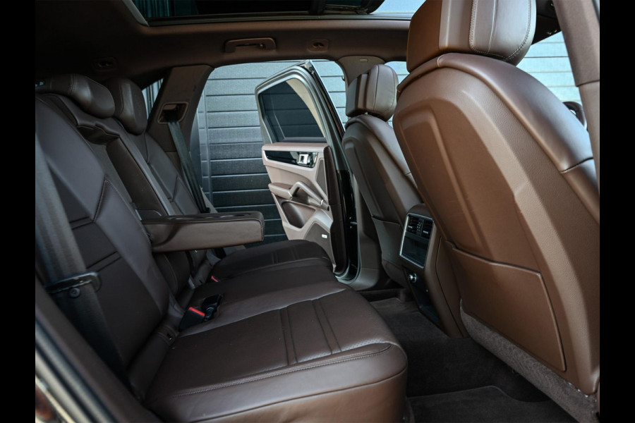 Porsche Cayenne 3.0 E-Hybrid NL-Auto | Panoramadak | Bose | 360 Camera | Soft Close | Sport Chrono | 14-Wegs Memory Seats | Ambiance Interieur | Luchtvering | Stoelverwarming |