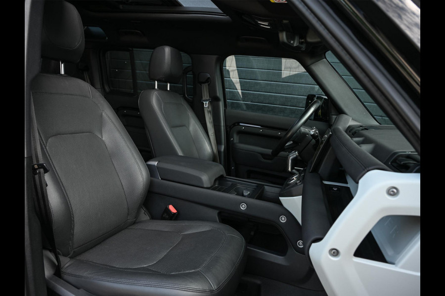 Land Rover Defender 110 2.0 P400e 110 X-Dynamic S | Panoramadak | 360 Camera | Adaptive Cruise Control | Stuur + Stoelverwarming | Trekhaak | Keyless Entry |