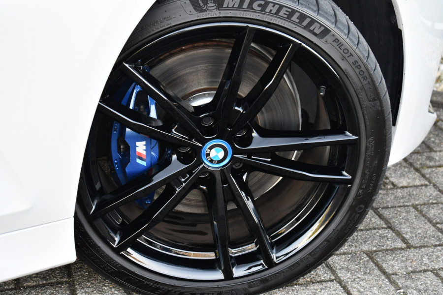 BMW 3 Serie Touring 320e xDrive M-Sport Pro Pano ACC Trekh El-zetels H/K 19inch