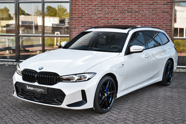 BMW 3 Serie Touring 320e xDrive M-Sport Pro Pano ACC Trekh El-zetels H/K 19inch