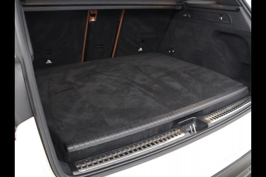 Mercedes-Benz GLC 300e 4MATIC Business Solution AMG | Panoramadak | Leder | 360 camera | Cruise control | Carplay | Sfeerverlichting | Burnmeister surround | Climate control |