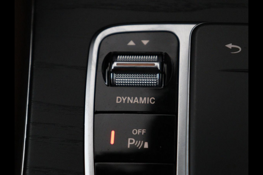 Mercedes-Benz GLC 300e 4MATIC Business Solution AMG | Panoramadak | Leder | 360 camera | Cruise control | Carplay | Sfeerverlichting | Burnmeister surround | Climate control |