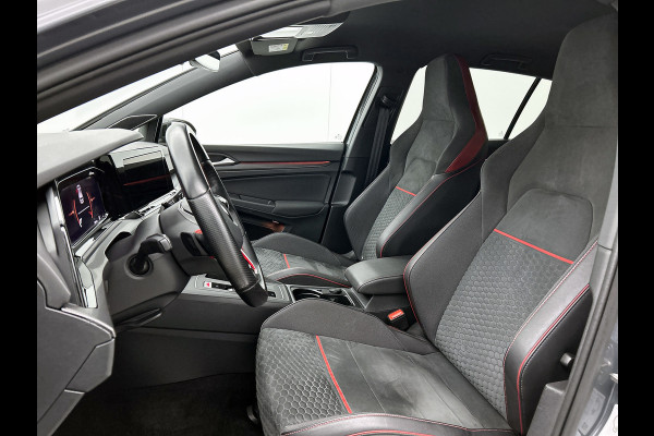 Volkswagen Golf 2.0 TSI GTI Clubsport (Goed OndH, Carplay, Harman/ Kardon, Camera, StoelV, SfeerV, Adapt cruise, Etc)