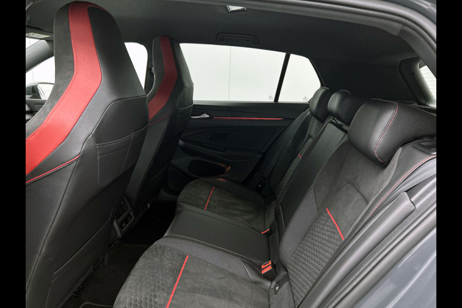 Volkswagen Golf 2.0 TSI GTI Clubsport (Goed OndH, Carplay, Harman/ Kardon, Camera, StoelV, SfeerV, Adapt cruise, Etc)