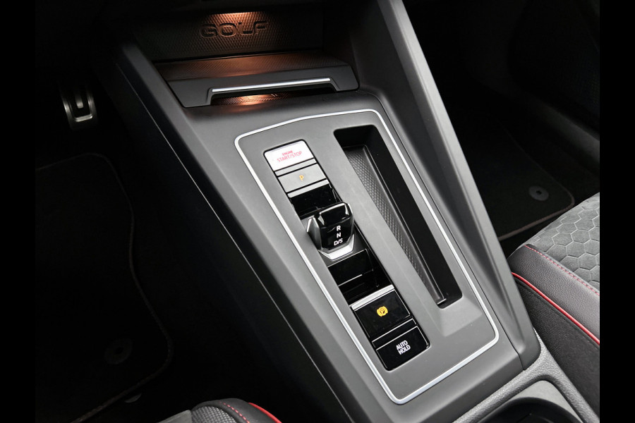 Volkswagen Golf 2.0 TSI GTI Clubsport (Goed OndH, Carplay, Harman/ Kardon, Camera, StoelV, SfeerV, Adapt cruise, Etc)