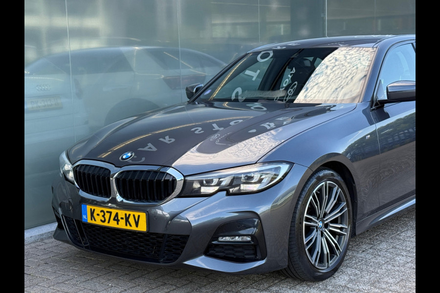 BMW 3-serie 320i High Executive M-Sport Dealer onderhouden