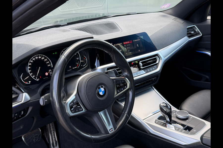 BMW 3-serie 320i High Executive M-Sport Dealer onderhouden