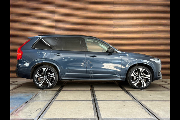 Volvo XC90 2.0 T8 Recharge AWD Ultra Dark 7p|Luchtvering|Trekhaak|Pano| H/K Sound | Massage | Winter Pakket | Driver Assist | HuD