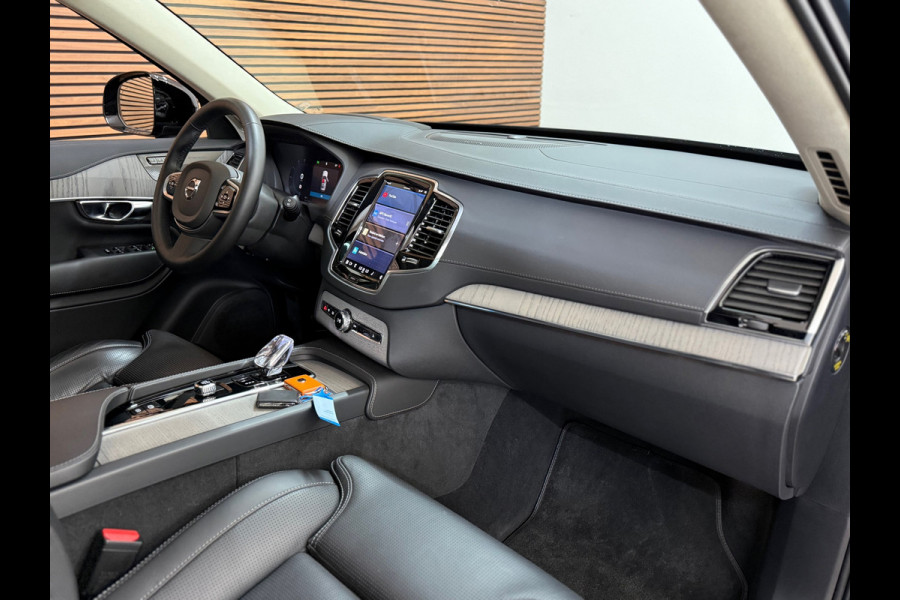 Volvo XC90 2.0 T8 Recharge AWD Ultra Dark 7p|Luchtvering|Trekhaak|Pano| H/K Sound | Massage | Winter Pakket | Driver Assist | HuD