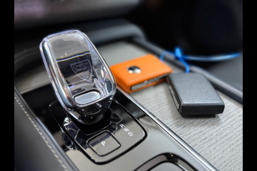 Volvo XC90 2.0 T8 Recharge AWD Ultra Dark 7p|Luchtvering|Trekhaak|Pano| H/K Sound | Massage | Winter Pakket | Driver Assist | HuD