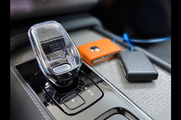 Volvo XC90 2.0 T8 Recharge AWD Ultra Dark 7p|Luchtvering|Trekhaak|Pano| H/K Sound | Massage | Winter Pakket | Driver Assist | HuD