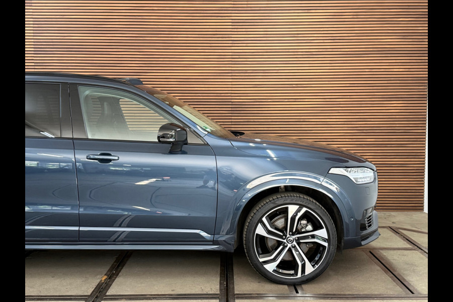 Volvo XC90 2.0 T8 Recharge AWD Ultra Dark 7p|Luchtvering|Trekhaak|Pano| H/K Sound | Massage | Winter Pakket | Driver Assist | HuD