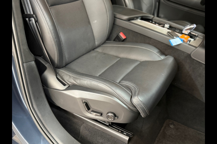 Volvo XC90 2.0 T8 Recharge AWD Ultra Dark 7p|Luchtvering|Trekhaak|Pano| H/K Sound | Massage | Winter Pakket | Driver Assist | HuD