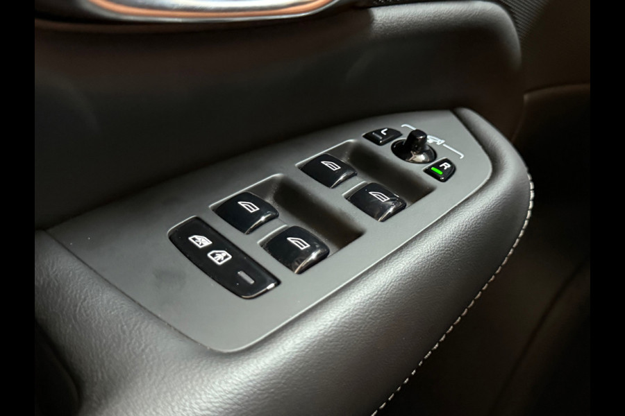 Volvo XC90 2.0 T8 Recharge AWD Ultra Dark 7p|Luchtvering|Trekhaak|Pano| H/K Sound | Massage | Winter Pakket | Driver Assist | HuD