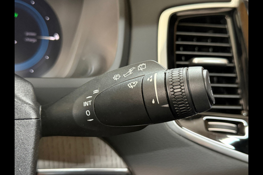 Volvo XC90 2.0 T8 Recharge AWD Ultra Dark 7p|Luchtvering|Trekhaak|Pano| H/K Sound | Massage | Winter Pakket | Driver Assist | HuD