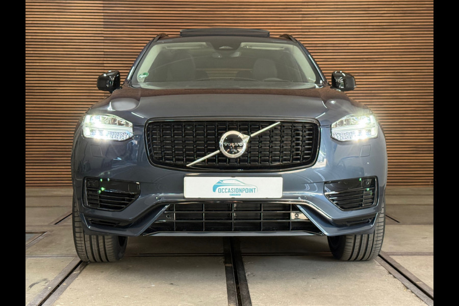 Volvo XC90 2.0 T8 Recharge AWD Ultra Dark 7p|Luchtvering|Trekhaak|Pano| H/K Sound | Massage | Winter Pakket | Driver Assist | HuD
