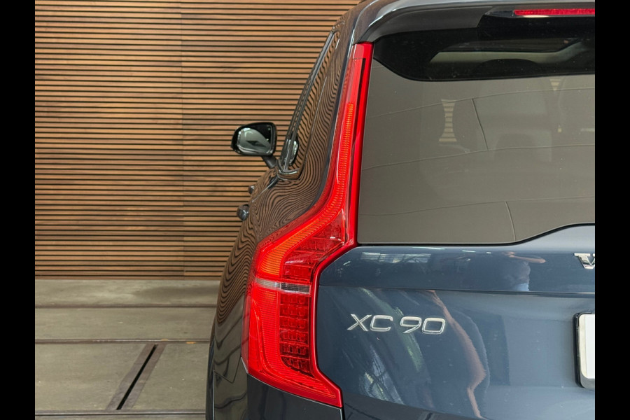 Volvo XC90 2.0 T8 Recharge AWD Ultra Dark 7p|Luchtvering|Trekhaak|Pano| H/K Sound | Massage | Winter Pakket | Driver Assist | HuD
