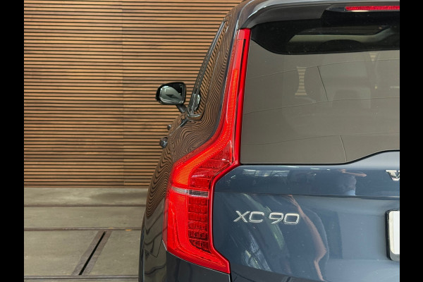 Volvo XC90 2.0 T8 Recharge AWD Ultra Dark 7p|Luchtvering|Trekhaak|Pano| H/K Sound | Massage | Winter Pakket | Driver Assist | HuD