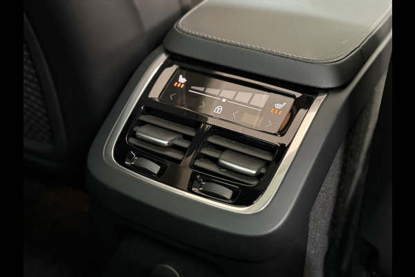 Volvo XC90 2.0 T8 Recharge AWD Ultra Dark 7p|Luchtvering|Trekhaak|Pano| H/K Sound | Massage | Winter Pakket | Driver Assist | HuD