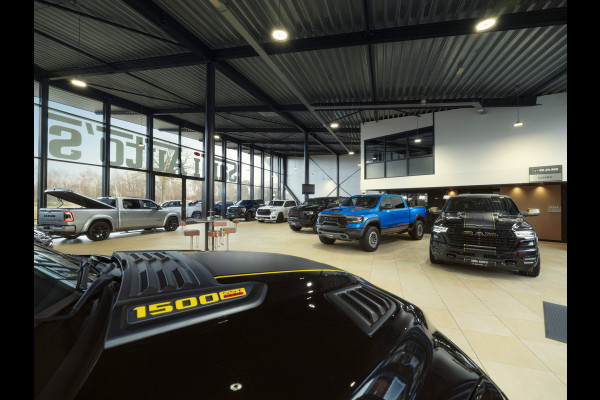Dodge Ram Limited Night Sport High Output 540HP 706Nm | Massage + Full Option | De Meest Luxe en Volle Pick-Up in zijn Klasse | Comfortabele Dubbele Cabine met Royale 5 Zitplaatsen | BPM vrij | Nu Leverbaar uit Voorraad | Voorraad Nr 2356 - 0990 | De specialist in Amerikaanse pick‑ups in Nederland en Europa.