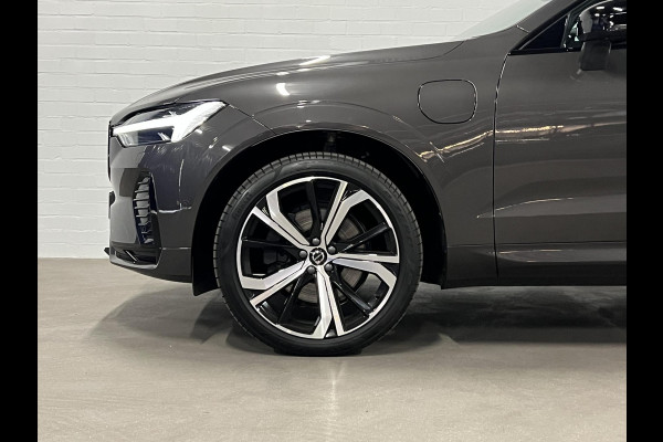 Volvo XC60 2.0 T8 Plug-in hybrid AWD Plus Dark Luchtvering | Trekhaak | Adapt. cruise | Open dak | 360 camera | Harman/Kardon | Stuur-/Stoelverwarming