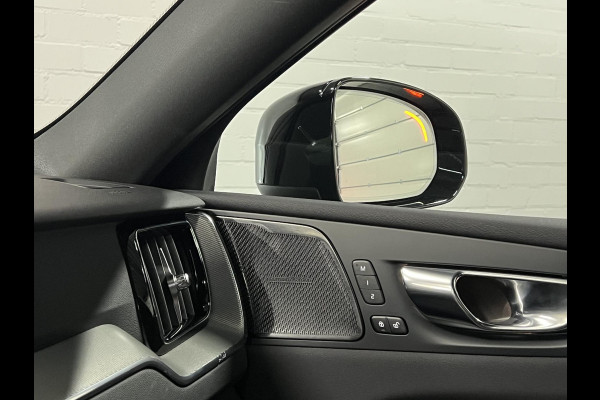 Volvo XC60 2.0 T8 Plug-in hybrid AWD Plus Dark Luchtvering | Trekhaak | Adapt. cruise | Open dak | 360 camera | Harman/Kardon | Stuur-/Stoelverwarming