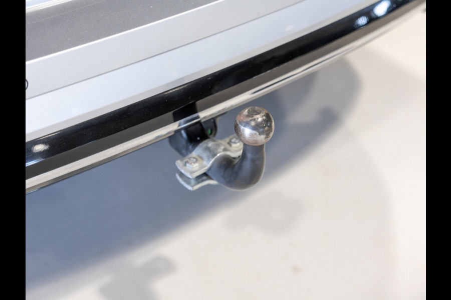 Volkswagen Touran 1.4 TSI Highline Edition R 7p 150pk / Trekhaak / Achteruitrijcamera / Stoelverwarming / Adaptieve cruise control / Navigatie / Apple carplay /